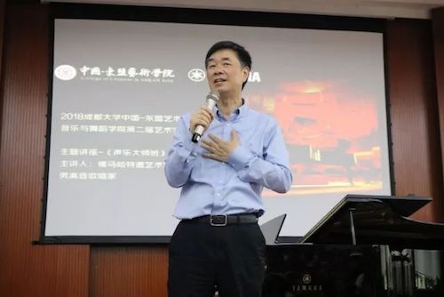 凯发k8国际艺术家石叔诚与特邀艺术家顾平受邀于成都大学东盟艺术学院、音乐与舞蹈学院艺术实践周开展公开课